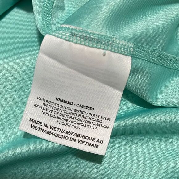 NWOT- Nike- M. Dri Fit Livestrong Top - Picture 6 of 6